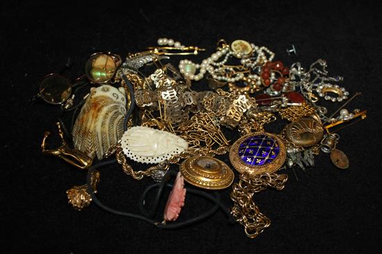 Qty of mixed costume jewellery